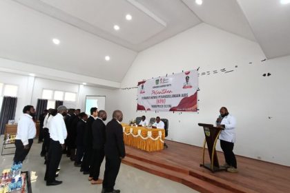 Suasana saat pelantikan KPA Kabupaten Deiyai. - Jubi/IST.