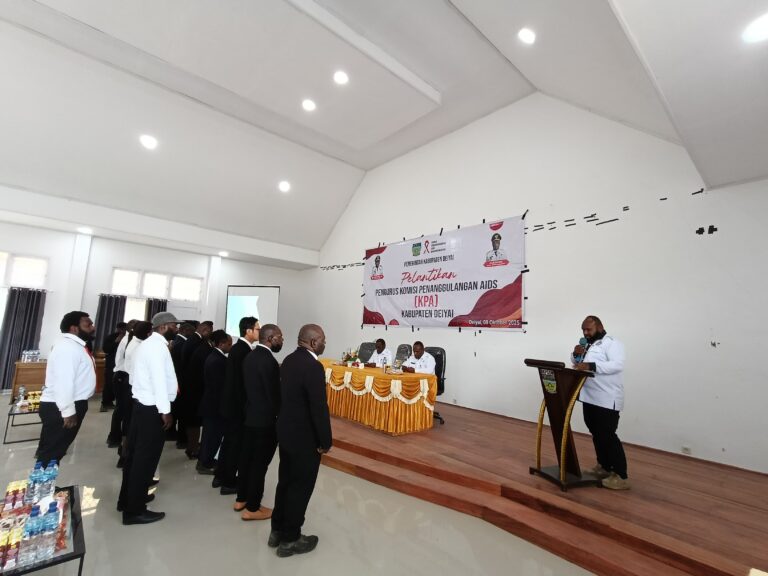 Suasana saat pelantikan KPA Kabupaten Deiyai. - Jubi/IST.