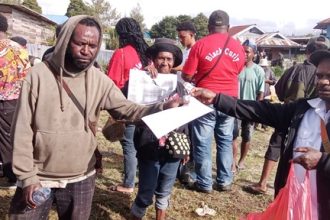 KPA Deiyai Saat sosialisasi di Lapangan Thomas Adii Waghete.