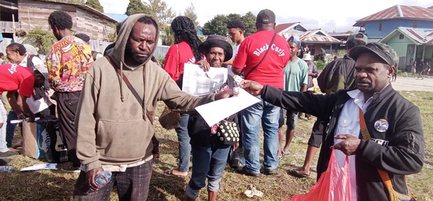 KPA Deiyai Saat sosialisasi di Lapangan Thomas Adii Waghete.